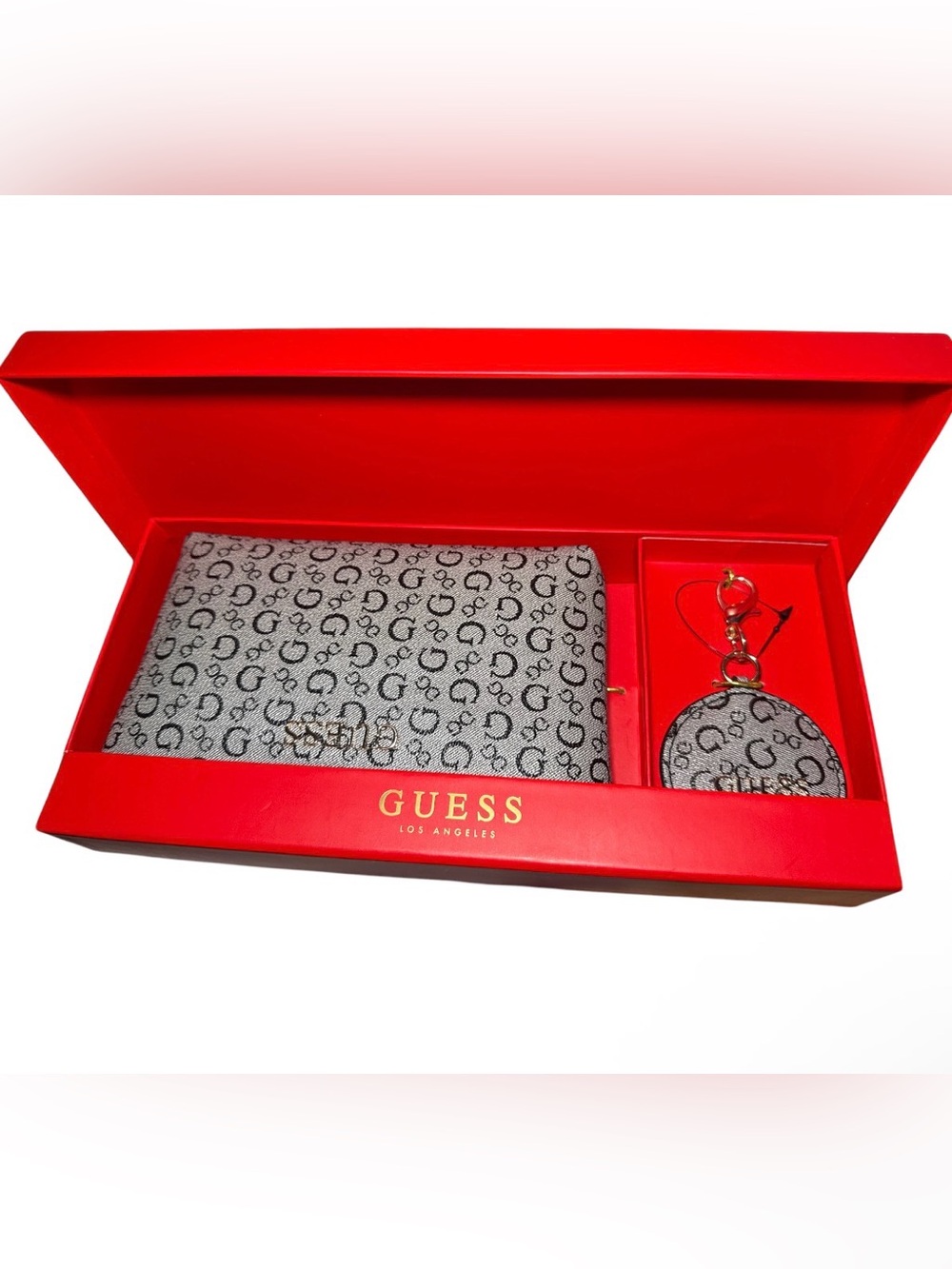 GUESS Los Angeles Junction Travel Cosmetic Bag and Keychain Gift Set - Picture 1 of 3